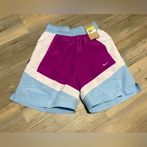 Nike men’s loose fit basketball shorts small new with tags